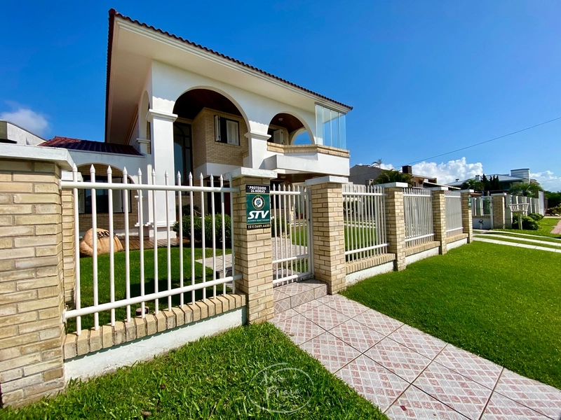 CASA MEDITERRÂNEA CONTEMPORÂNEA COM INFLUÊNCIA NEOCLÀSSICA LEVE.: 8ª foto da galeria de imagens do imóvel