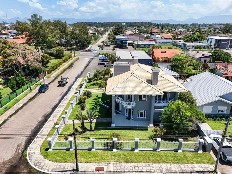 SOBRADO DE ESQUINA  EM ATLANTIDA: 7ª foto da galeria de imagens do imóvel