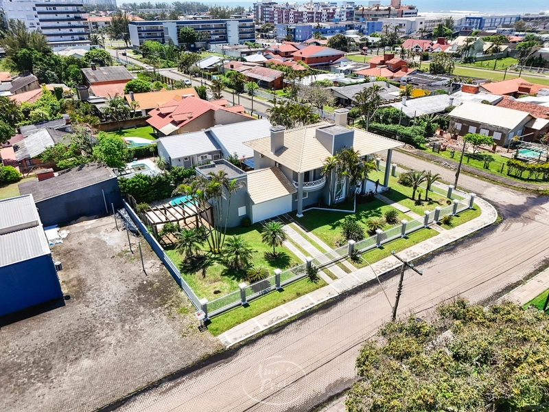 SOBRADO DE ESQUINA  EM ATLANTIDA: 4ª foto da galeria de imagens do imóvel