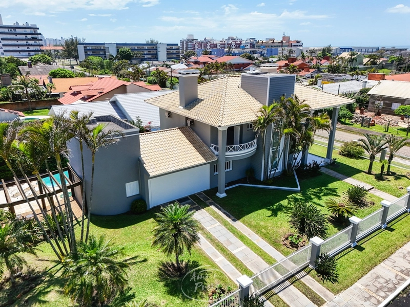 SOBRADO DE ESQUINA  EM ATLANTIDA: 3ª foto da galeria de imagens do imóvel