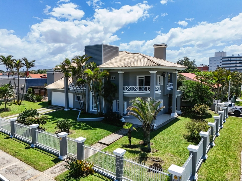 SOBRADO DE ESQUINA  EM ATLANTIDA