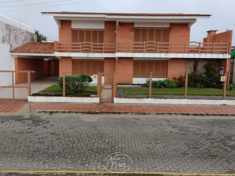 Sobrado beira-mar com 4 dormitórios em Atlântida: 1ª foto da galeria de imagens do imóvel
