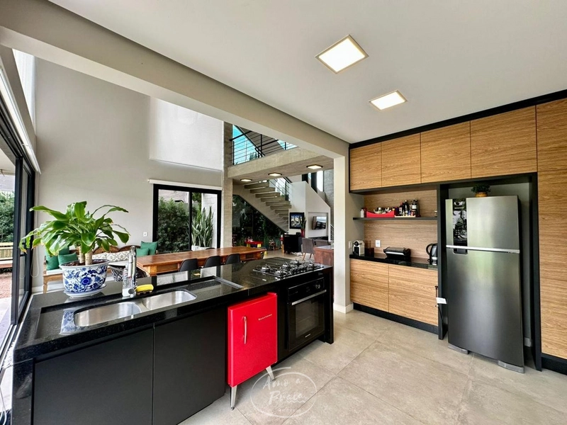 Sobrado de Alto Padrão com Arquitetura Imponente: 12ª foto da galeria de imagens do imóvel