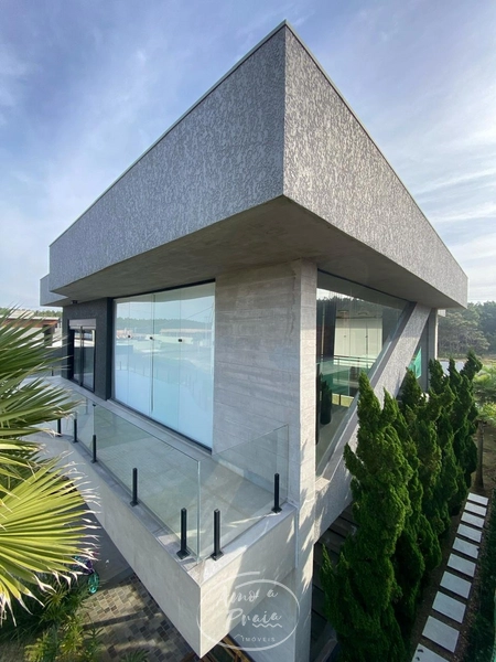 Sobrado de Alto Padrão com Arquitetura Imponente: 3ª foto da galeria de imagens do imóvel