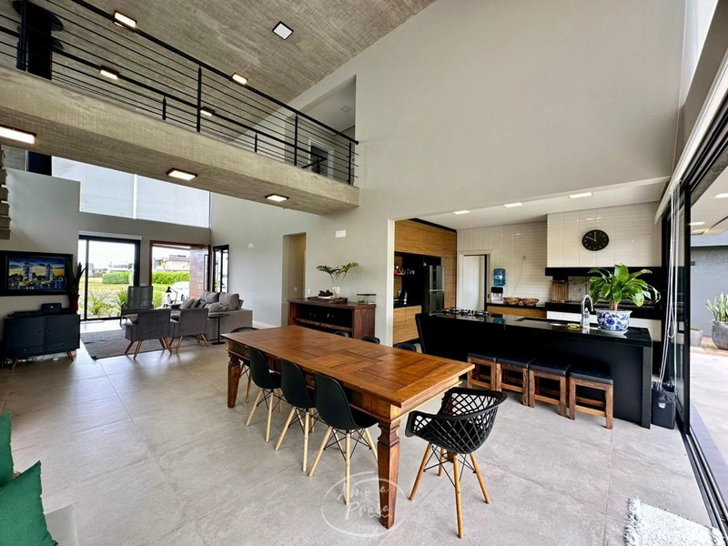 Sobrado de Alto Padrão com Arquitetura Imponente: 15ª foto da galeria de imagens do imóvel