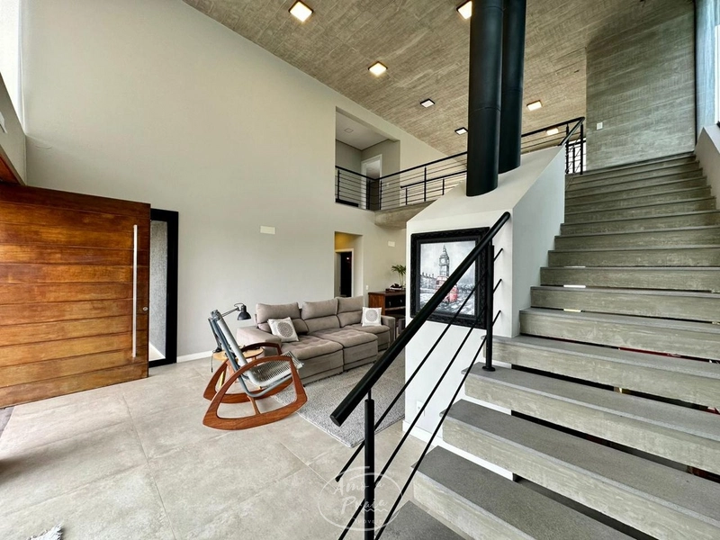 Sobrado de Alto Padrão com Arquitetura Imponente: 10ª foto da galeria de imagens do imóvel