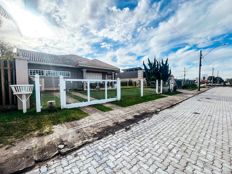 Casa com 3 dormitórios em Atlântida: 3ª foto da galeria de imagens do imóvel