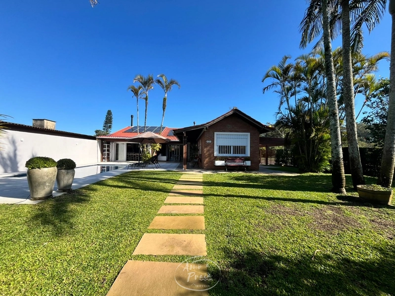✨ CASA TÉRREA DE ESQUINA | MOBILIADA | PISCINA AQUECIDA ✨