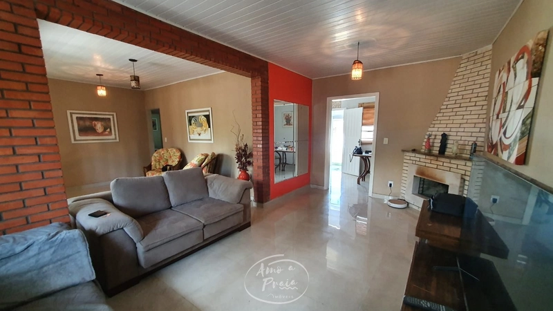 Casa com 4 dormitórios no Centro de Atlântida: 2ª foto da galeria de imagens do imóvel