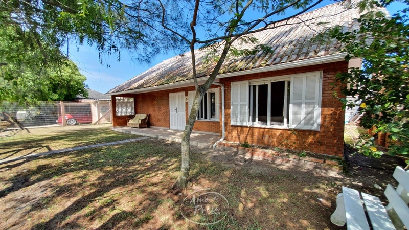 Casa com 4 dormitórios no Centro de Atlântida