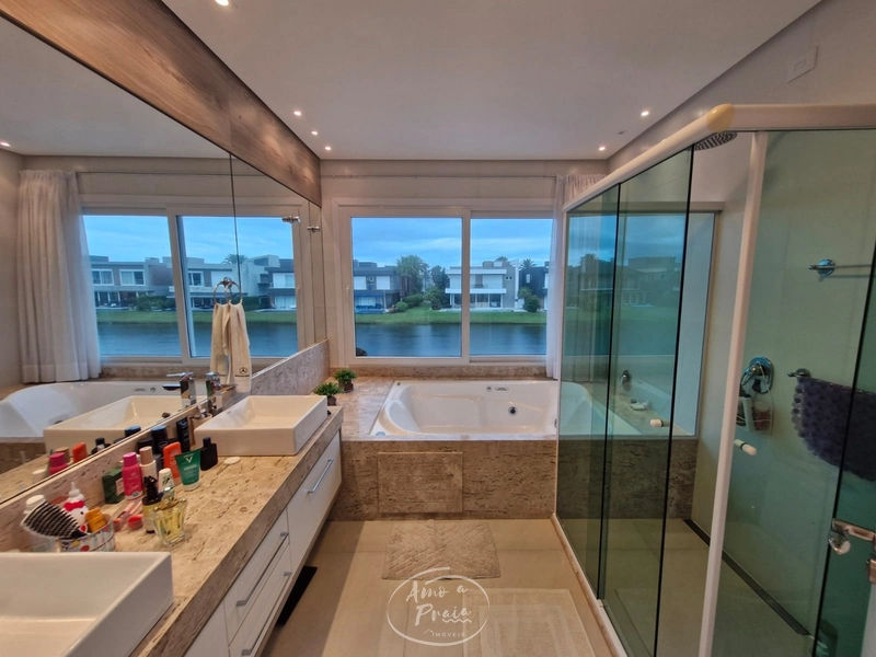 CASA NA ENSEADA: 39ª foto da galeria de imagens do imóvel