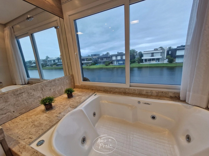 CASA NA ENSEADA: 45ª foto da galeria de imagens do imóvel