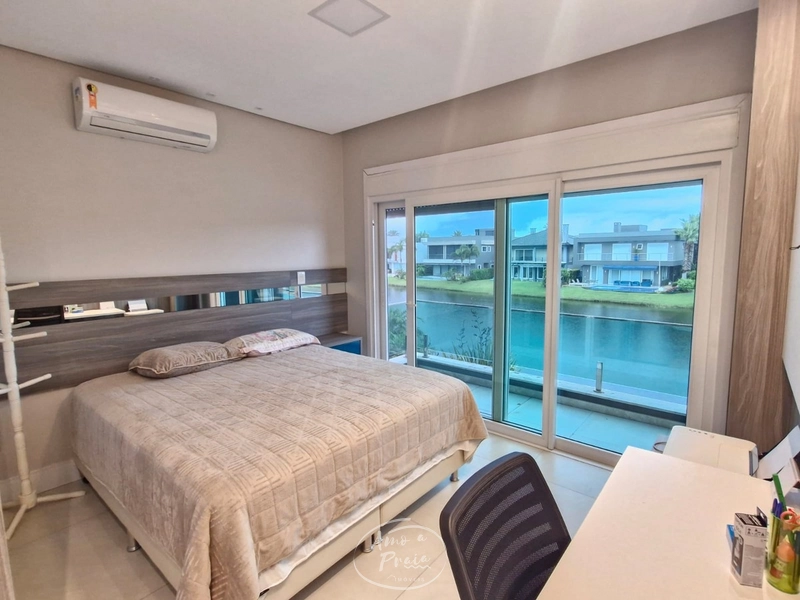 CASA NA ENSEADA: 31ª foto da galeria de imagens do imóvel