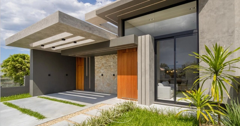 CASA MOBILIADA E DECORADA.