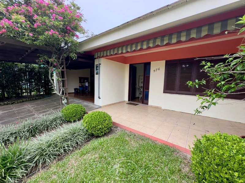 Casa mobiliada com 3 dormitórios no Centro de Xangri-Lá: 2ª foto da galeria de imagens do imóvel