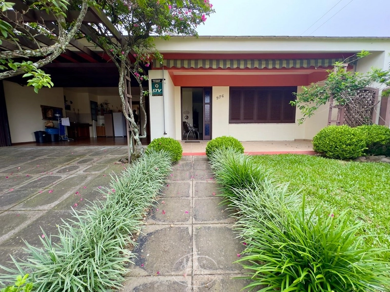 Casa mobiliada com 3 dormitórios no Centro de Xangri-Lá