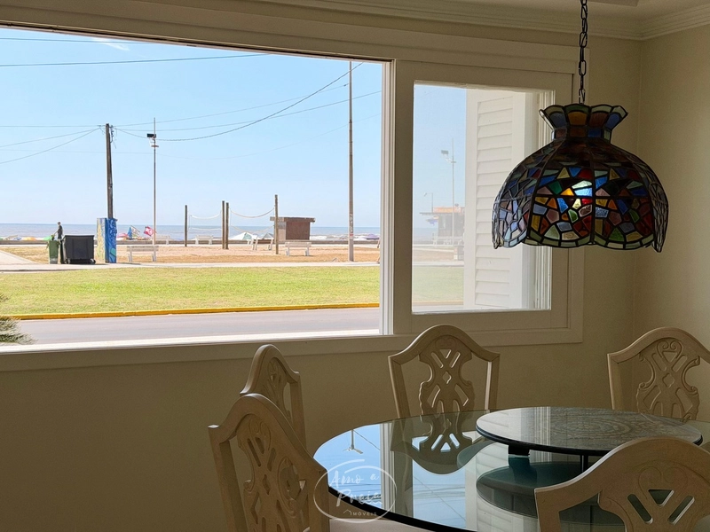 Apartamento com vista para o mar e 3 dormitórios: 2ª foto da galeria de imagens do imóvel