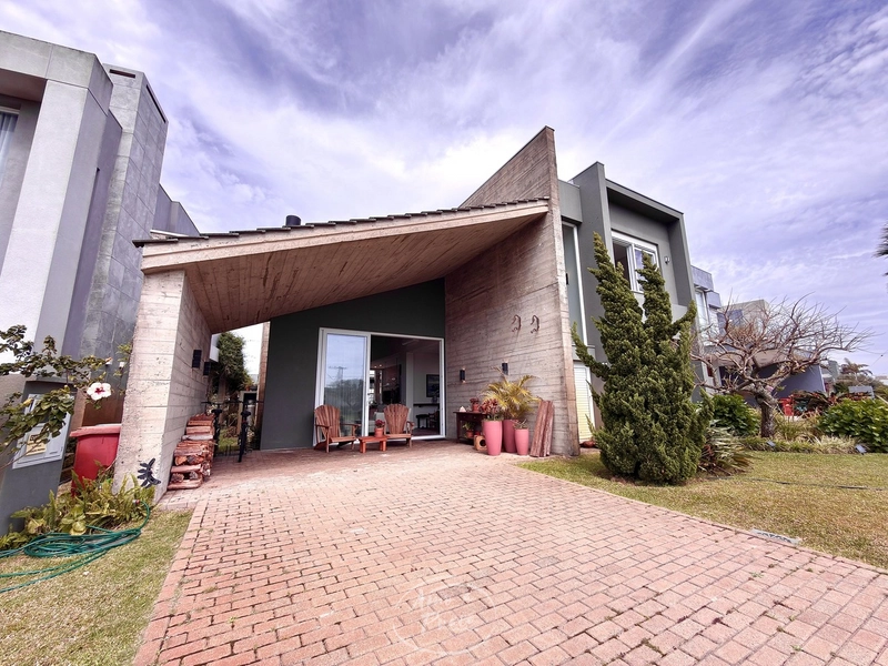 Casa no Condomínio Riviera com 4 suítes e 250 m²: 2ª foto da galeria de imagens do imóvel