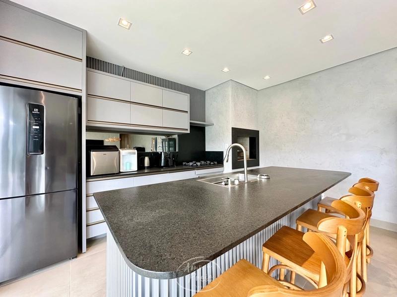 CASA À VENDA EM ATLÂNTIDA: 2ª foto da galeria de imagens do imóvel