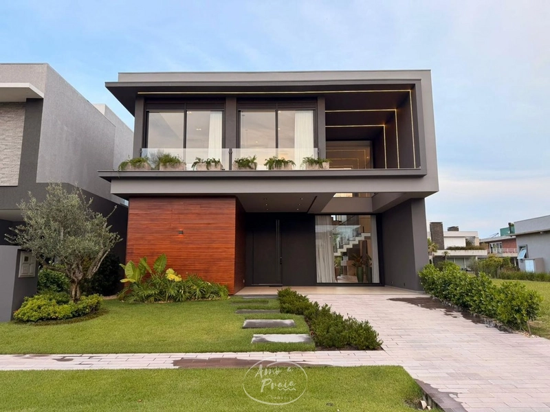 SOBRADO A BEIRA LAGO.