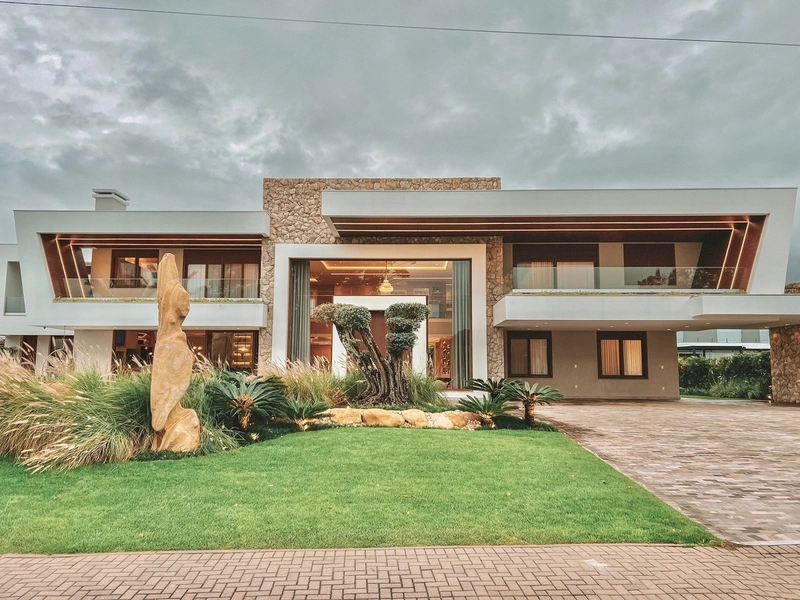 Sobrado em dois lotes no Condomínio Velas da Marina Frente lago