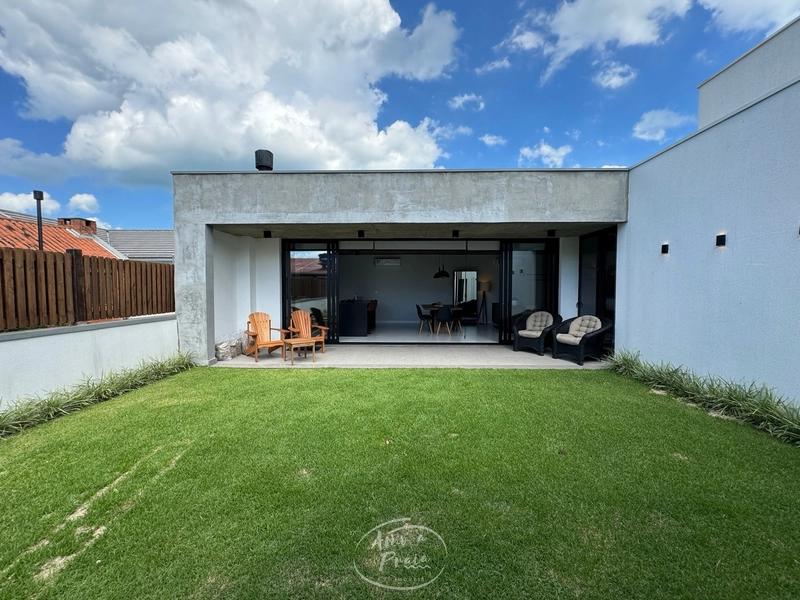 Casa retrofit mobiliada decorada a poucos metros do mar no Centro de X: 32ª foto da galeria de imagens do imóvel