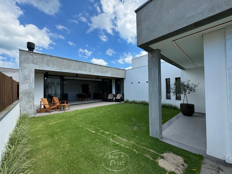 Casa retrofit mobiliada decorada a poucos metros do mar no Centro de X: 31ª foto da galeria de imagens do imóvel