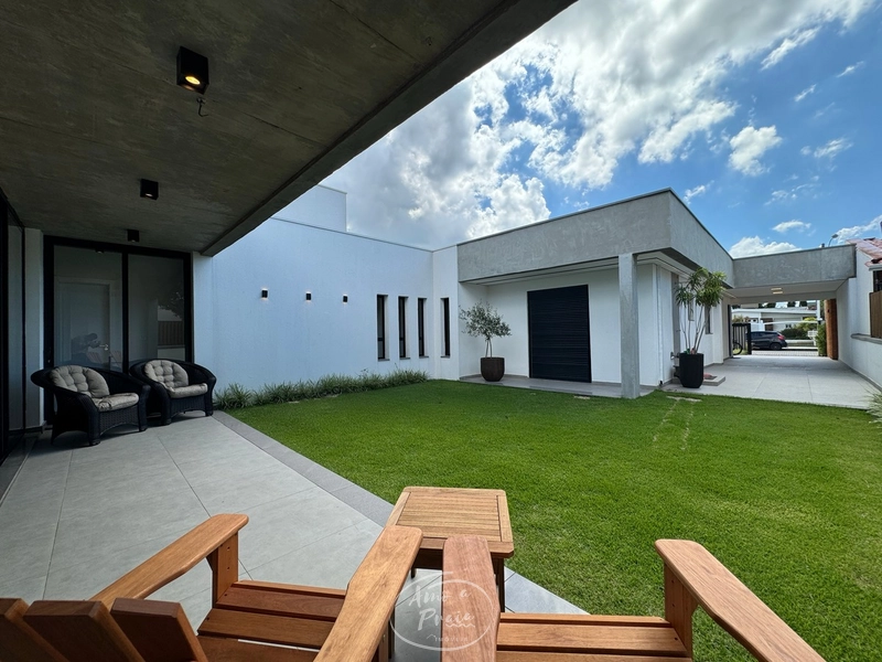 Casa retrofit mobiliada decorada a poucos metros do mar no Centro de X: 30ª foto da galeria de imagens do imóvel