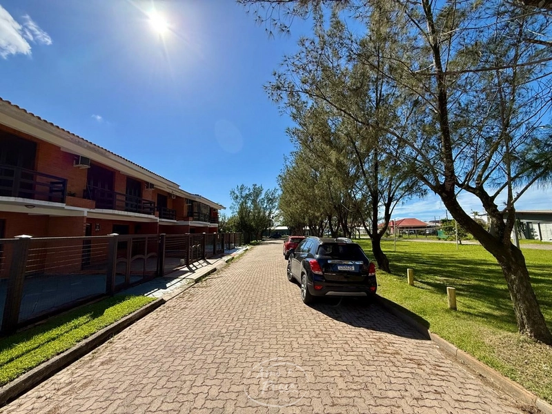Duplex mobiliado com 2 dormitórios no Centro de Xangri-Lá: 26ª foto da galeria de imagens do imóvel