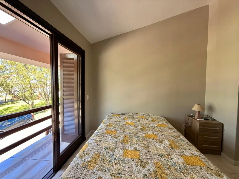 Duplex mobiliado com 2 dormitórios no Centro de Xangri-Lá: 7ª foto da galeria de imagens do imóvel