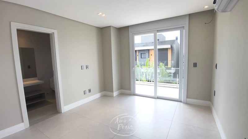 Sobrado à Venda em Xangri-Lá | 230m², 4 Suítes, Vista ente Lago: 8ª foto da galeria de imagens do imóvel