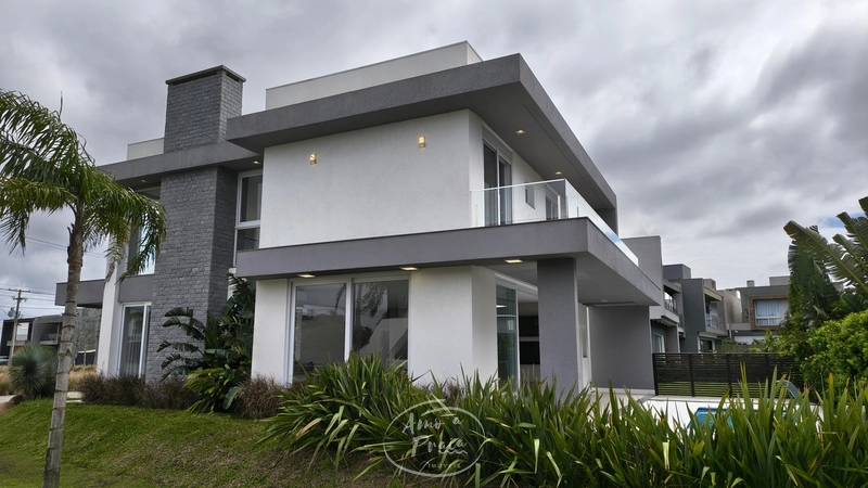 Sobrado à Venda em Xangri-Lá | 230m², 4 Suítes, Vista ente Lago: 2ª foto da galeria de imagens do imóvel