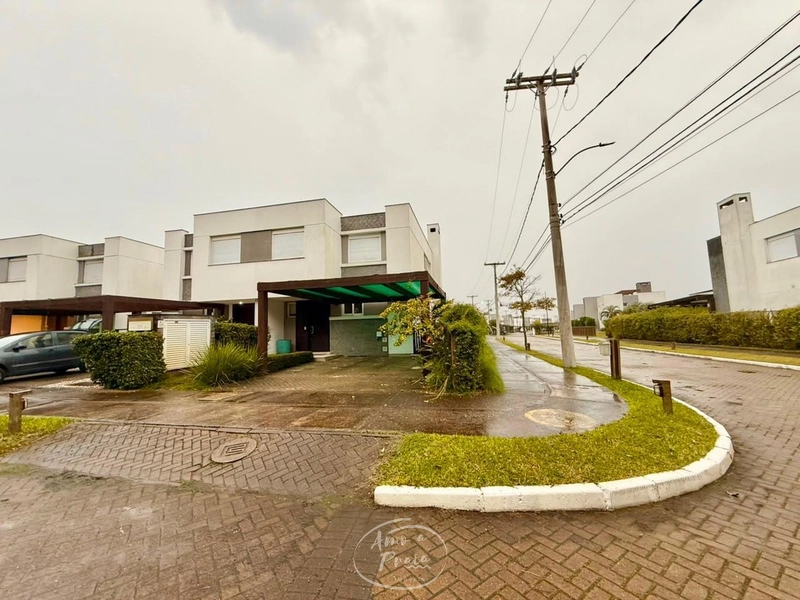 Casa Beira-Lago à Venda no Condomínio Rossi Atlântida | 4 Dormitórios