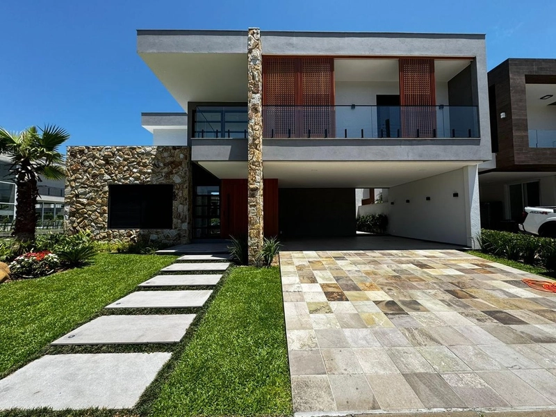 Sobrado à Venda no Condomínio Velas da Marina