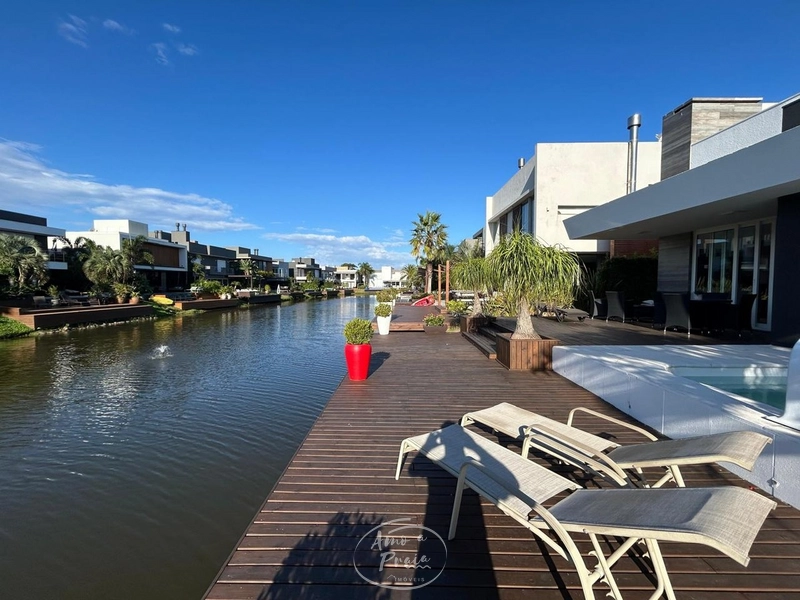 Casa no Condomínio Malibu com 4 suítes e 214 m²: 4ª foto da galeria de imagens do imóvel