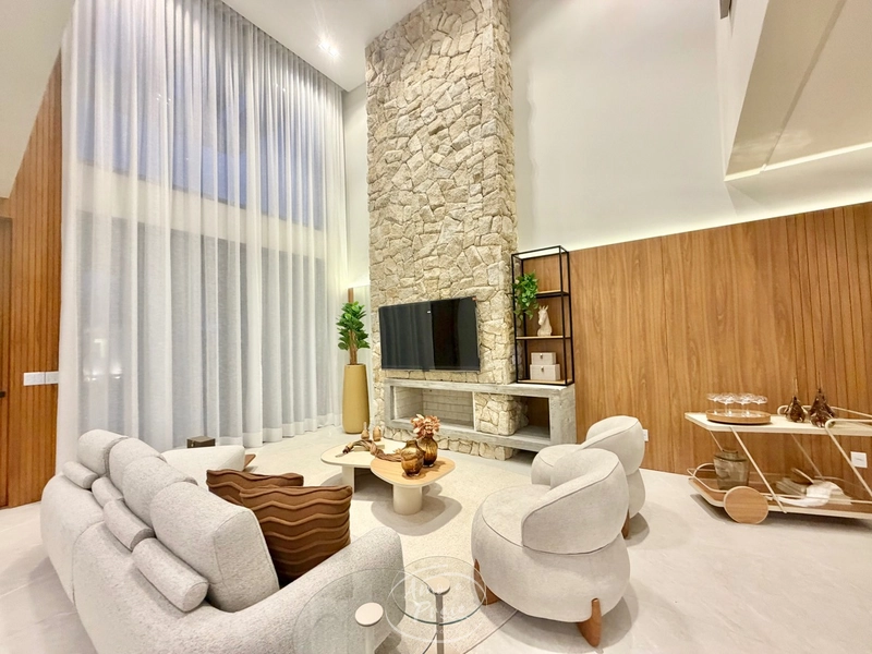 Casa Beira-Lago à Venda | 4 Suítes, 259m², Piscina e Vista Permanente: 3ª foto da galeria de imagens do imóvel