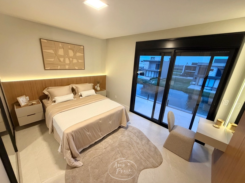 Casa Beira-Lago à Venda | 4 Suítes, 259m², Piscina e Vista Permanente: 47ª foto da galeria de imagens do imóvel