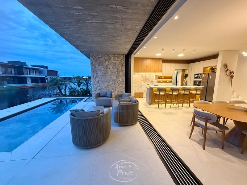 Casa Beira-Lago à Venda | 4 Suítes, 259m², Piscina e Vista Permanente: 19ª foto da galeria de imagens do imóvel