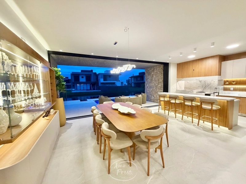 Casa Beira-Lago à Venda | 4 Suítes, 259m², Piscina e Vista Permanente: 10ª foto da galeria de imagens do imóvel