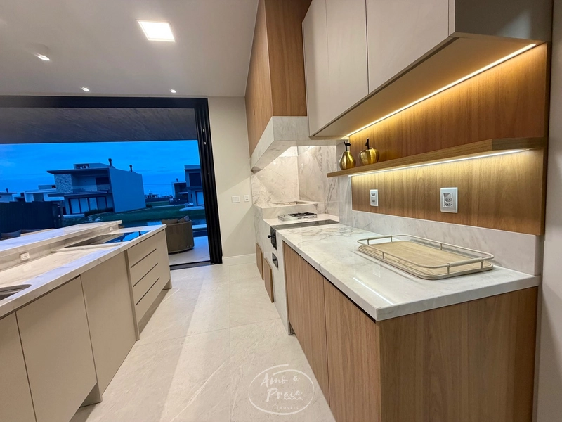 Casa Beira-Lago à Venda | 4 Suítes, 259m², Piscina e Vista Permanente: 24ª foto da galeria de imagens do imóvel