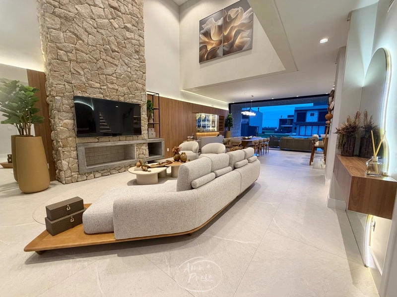 Casa Beira-Lago à Venda | 4 Suítes, 259m², Piscina e Vista Permanente: 35ª foto da galeria de imagens do imóvel