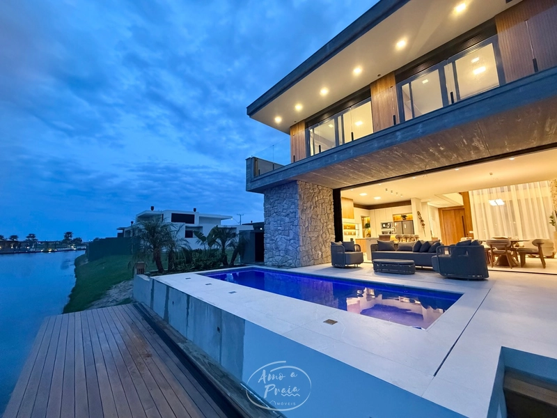 Casa Beira-Lago à Venda | 4 Suítes, 259m², Piscina e Vista Permanente: 13ª foto da galeria de imagens do imóvel