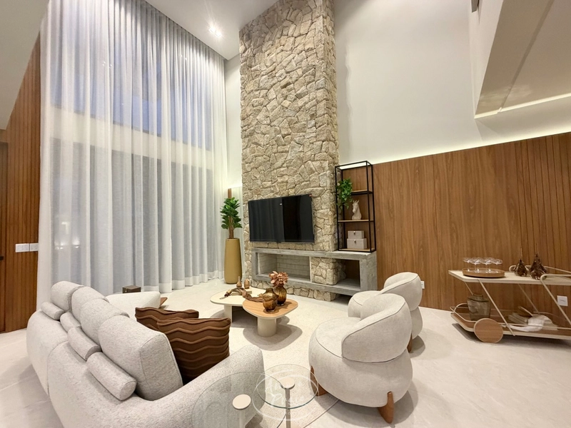 Casa Beira-Lago à Venda | 4 Suítes, 259m², Piscina e Vista Permanente: 2ª foto da galeria de imagens do imóvel