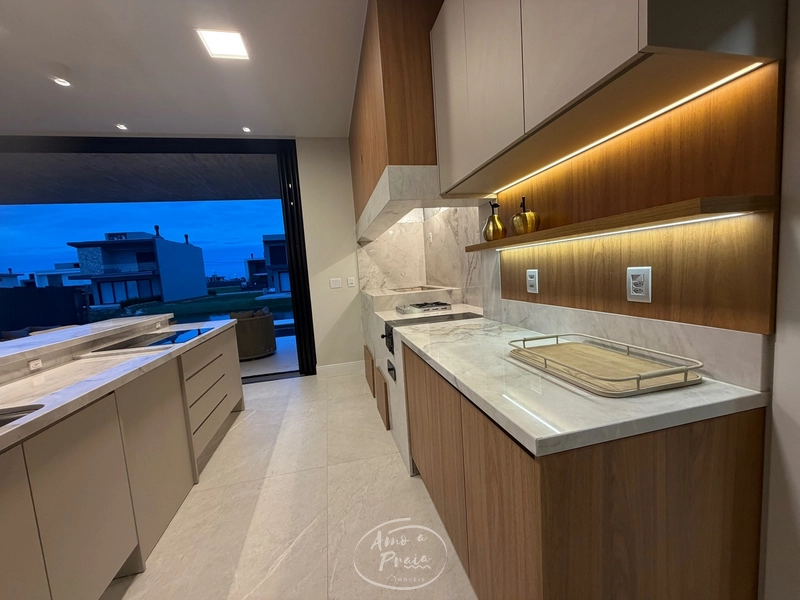 Casa Beira-Lago à Venda | 4 Suítes, 259m², Piscina e Vista Permanente: 23ª foto da galeria de imagens do imóvel