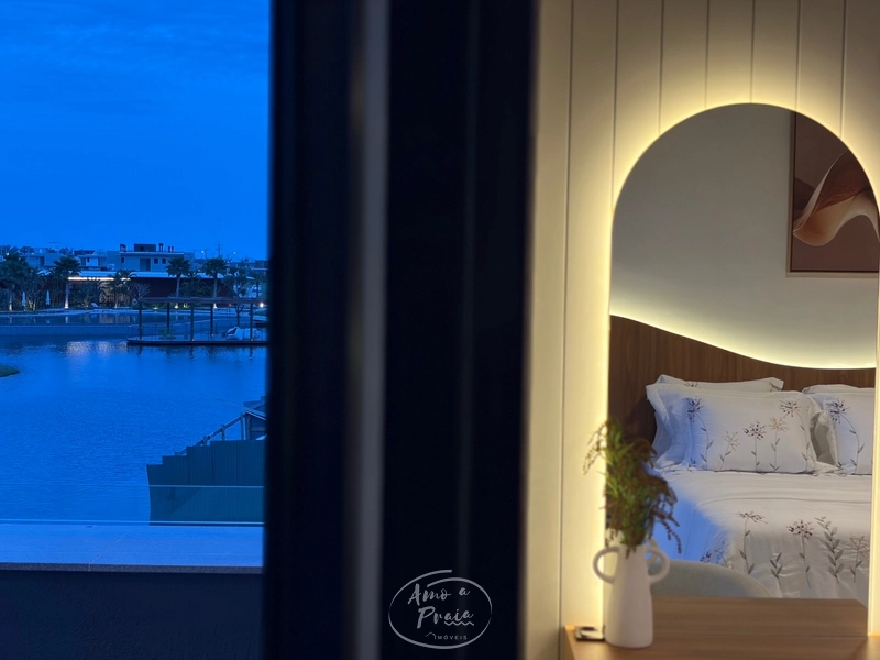 Casa Beira-Lago à Venda | 4 Suítes, 259m², Piscina e Vista Permanente: 40ª foto da galeria de imagens do imóvel
