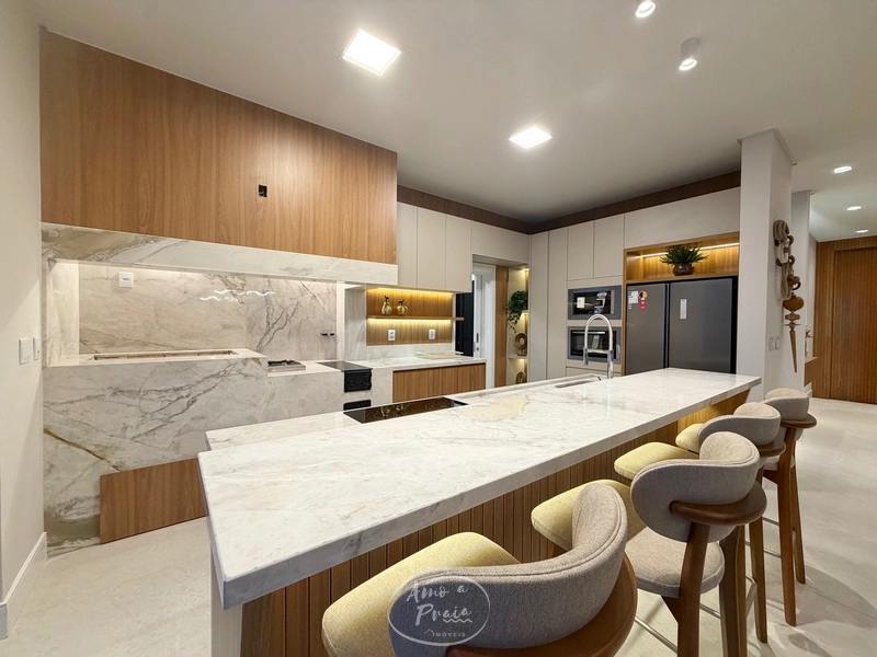 Casa Beira-Lago à Venda | 4 Suítes, 259m², Piscina e Vista Permanente: 30ª foto da galeria de imagens do imóvel