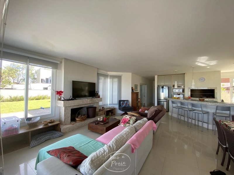 Casa à venda em Rainha do Mar com 4 suítes e piscina: 2ª foto da galeria de imagens do imóvel