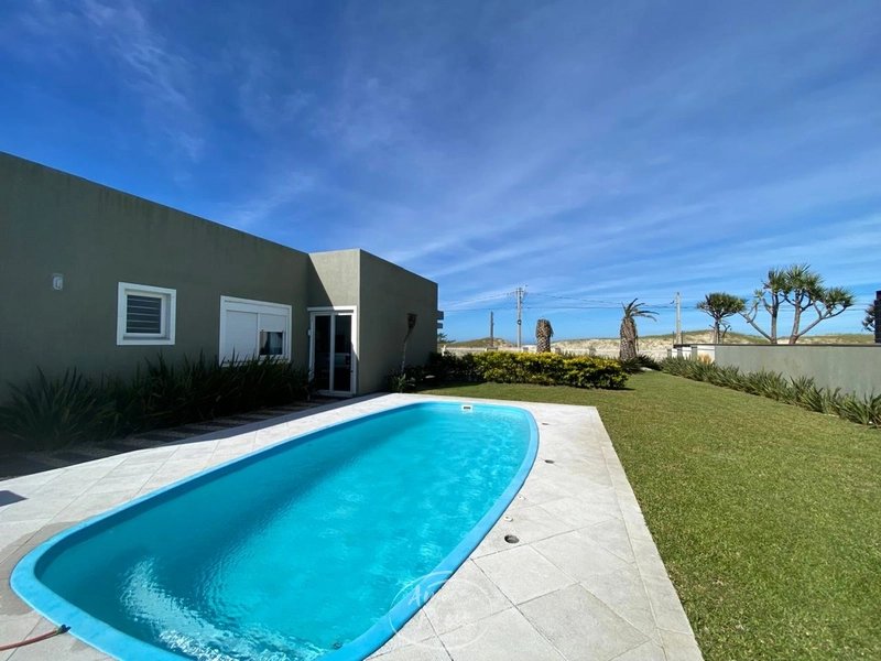 Casa à venda em Rainha do Mar com 4 suítes e piscina: 3ª foto da galeria de imagens do imóvel