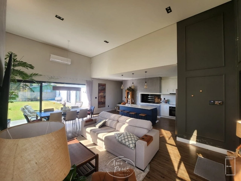 Casa à venda no Remanso com lareira e cozinha com ilha: 2ª foto da galeria de imagens do imóvel
