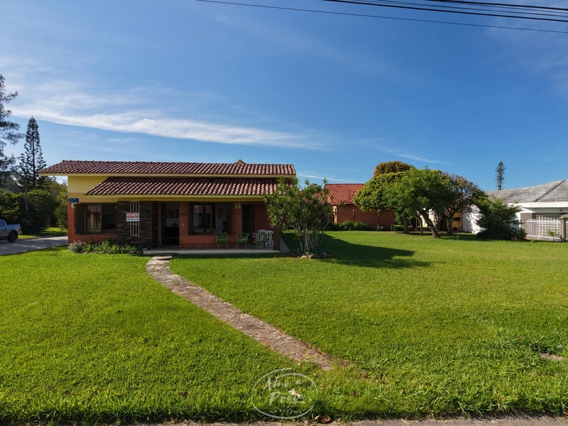 CASA EM SUPER LOTE  VENDA CENTRO  E PRÓXIMO AO BEIRA MAR XANGRI-LÁ: